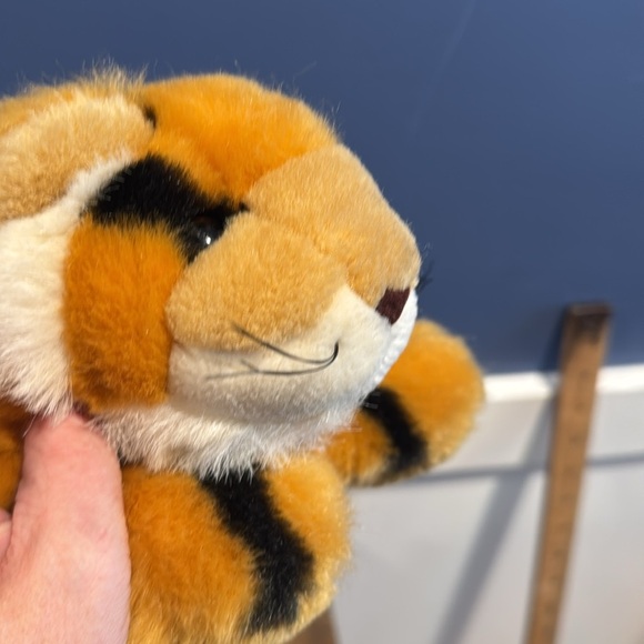 Vintage PreferredPlush Plush Tiger Vintage laying down Stuffed Animal - Picture 9 of 10